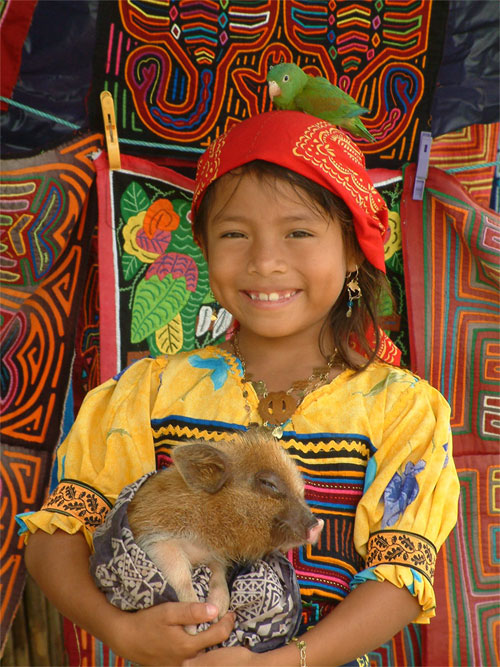 Kuna girl - don't miss visiting Kuna Yala - The San Blas archipelago